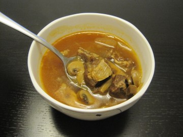 洋蔥蘑菇牛肉湯做法