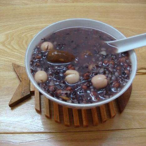 紫糯薏米粥做法