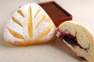 优雅蓝莓牛奶面包做法
