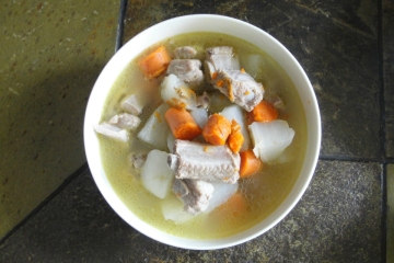 红白萝卜排骨汤做法