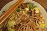 小吃 上班族的营养快餐——香菇酱炒米线