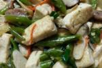 小吃 双菇梅肉烩豆腐