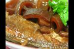 小吃 猪皮豆腐炖鲤鱼