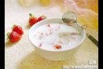 小吃 草莓酸奶