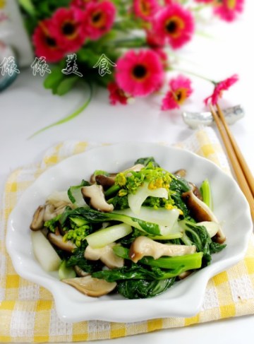 鲜菇炒白菜心做法