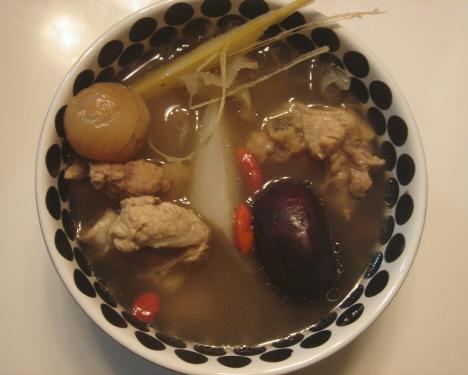 竹蔗茅根荸荠排骨汤做法