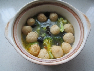 西兰花鱼丸汤做法