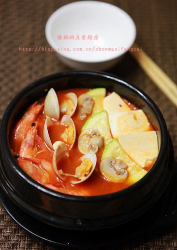 韩式泡菜海鲜锅做法