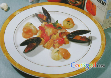 海鲜鳕螺配草莓汁做法