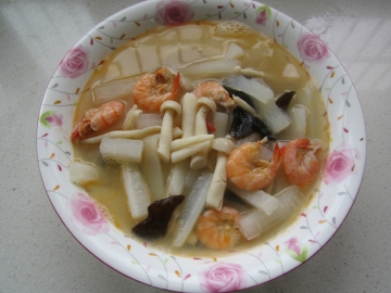 海鲜菇萝卜丝虾汤做法
