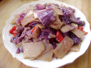 紫甘蓝炒土豆片做法