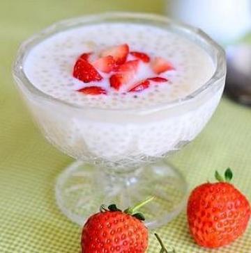 牛奶草莓西米露做法