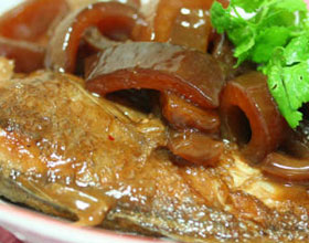 猪皮豆腐炖鲤鱼做法