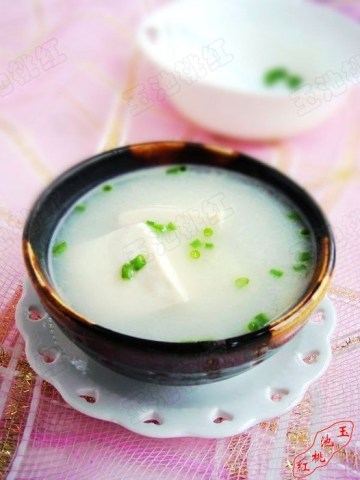 奶白鲫鱼豆腐汤做法