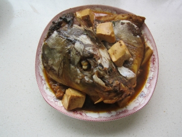 鲤鱼头豆腐做法