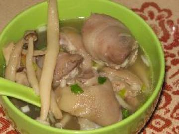 猪手炖菌菇汤做法