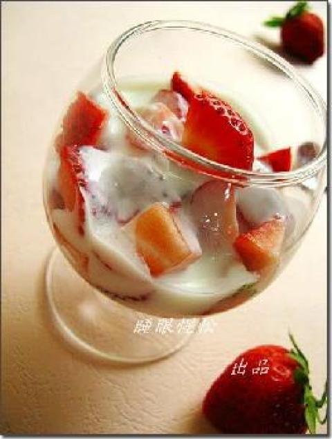 大果粒草莓酸奶做法