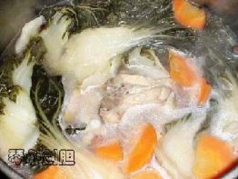 白菜杏仁排骨汤做法