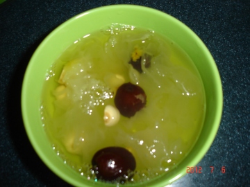 银耳莲子红枣汤做法