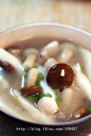 杂骨菌菇汤做法