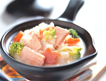 鲜奶鲑鱼炖饭做法