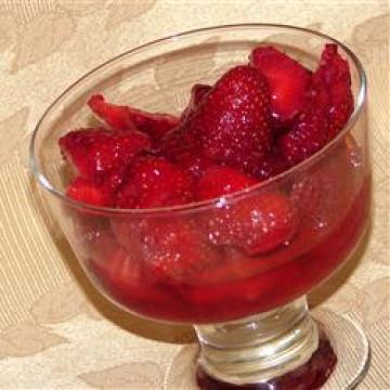 草莓浸白葡萄酒做法