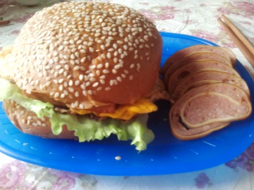 煎蛋火腿汉堡－美味营养的学生早餐做法
