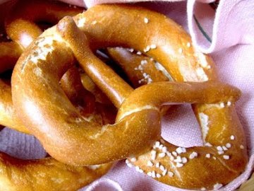 HOW TO PREPARE THE PRETZELS WITH THERMOMIX做法