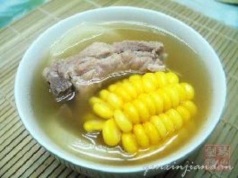 萝卜玉米排骨汤做法