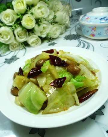 花生米炒圆白菜做法