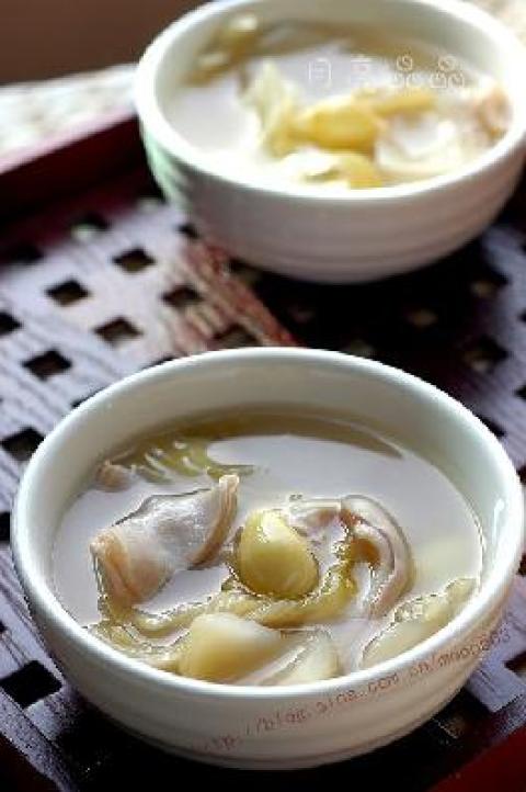白果酸菜猪肚汤做法