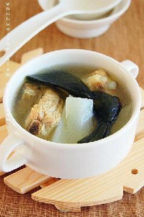 海带结萝卜排骨汤做法