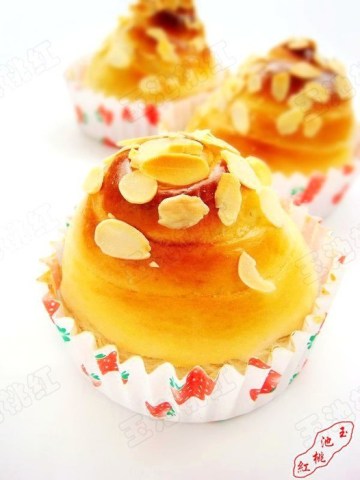 蜂蜜杏仁面包卷做法