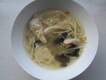 金针菇肉片汤做法