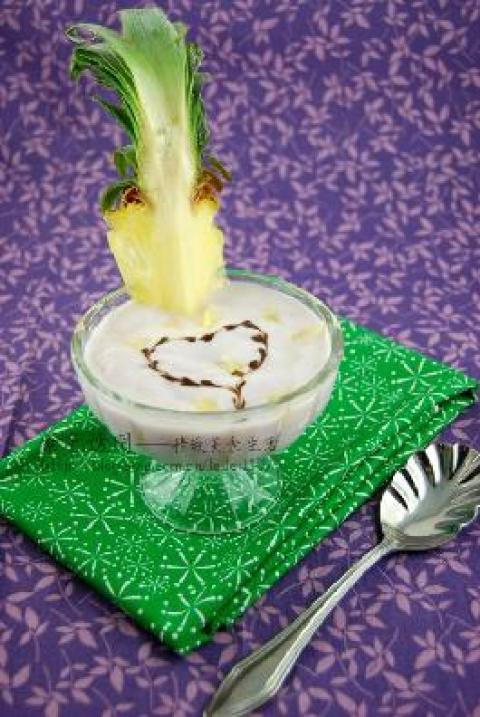 团圆饭后的清凉消饮 菠萝角水果优酪乳做法