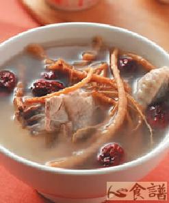 参鬚红枣炖鸡汤做法