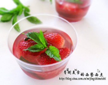草莓红酒冻做法