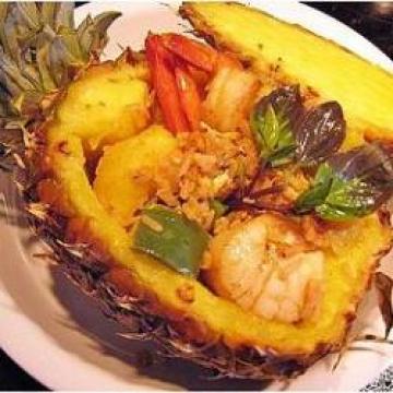 酸甜菠萝海鲜炒饭做法