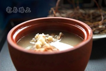 鸡骨草煲龙骨+菜干咸骨汤做法