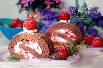 巧克力草莓奶油蛋糕卷做法