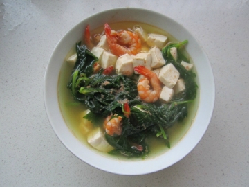 芹菜叶虾仁豆腐汤做法