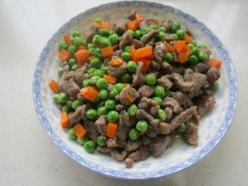 胡萝卜豌豆牛肉粒做法