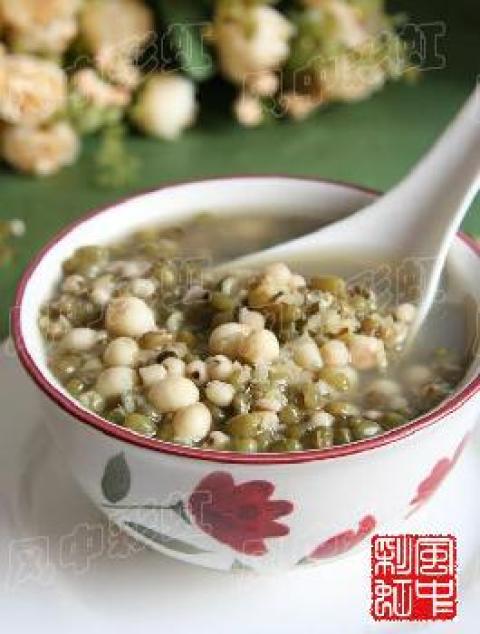 绿豆薏米芡实粥做法