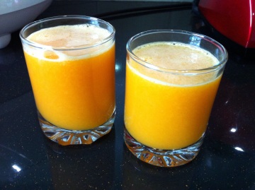 菠萝鲜橙胡萝卜汁做法