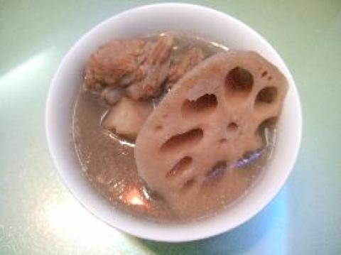 莲藕猪骨汤做法