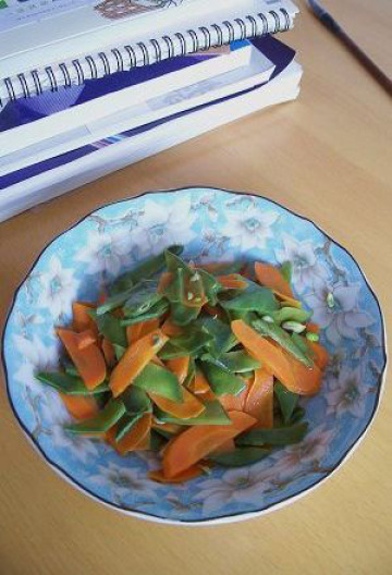 梅豆角炒红萝卜做法