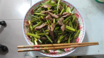 蒜苔炒肉做法