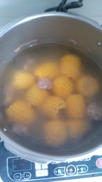 清甜玉米排骨汤做法