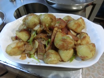 三丝腊肉干煸小土豆做法