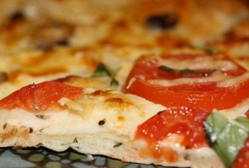 西红柿罗勒披萨做法